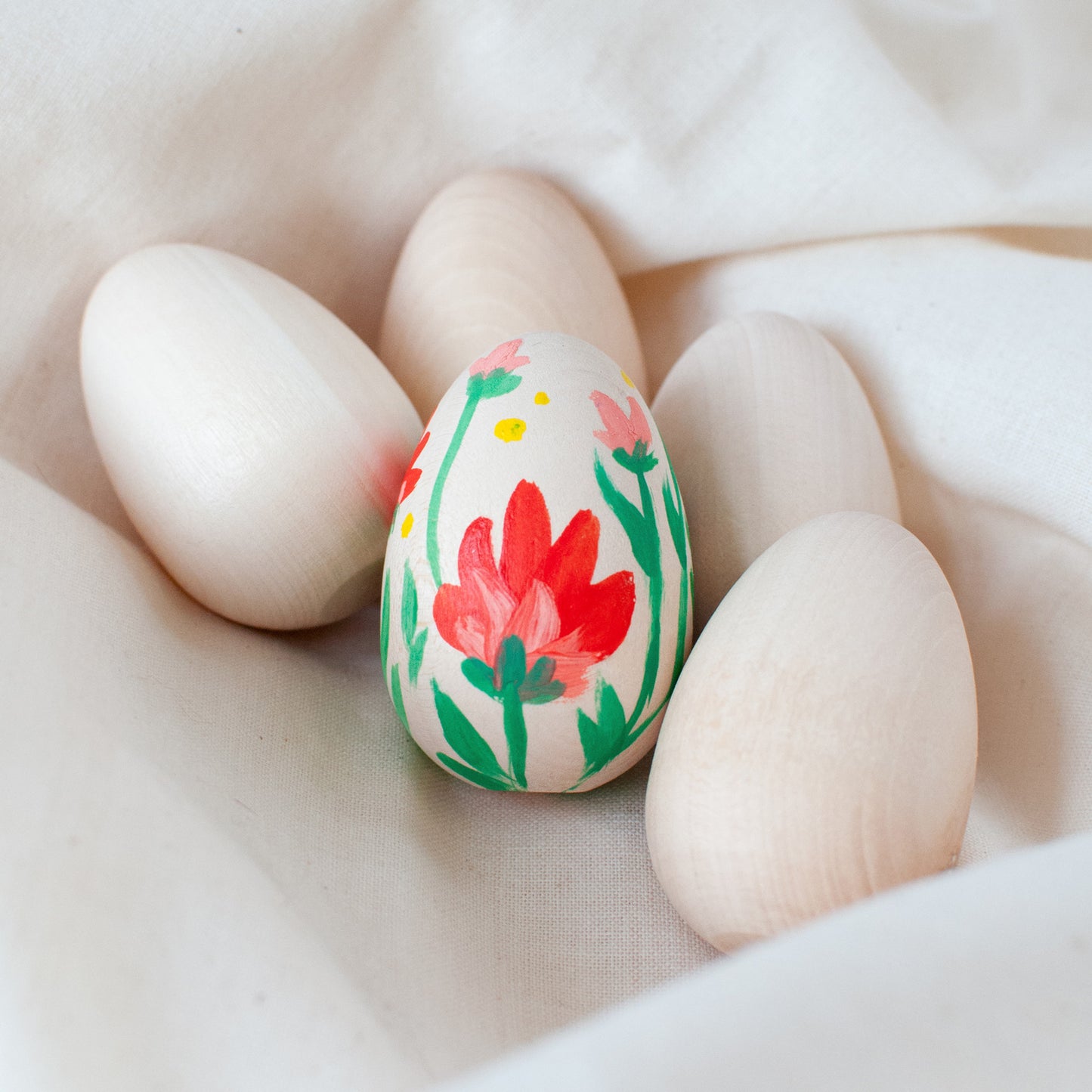Wooden set of medium eggs 5 pieces
