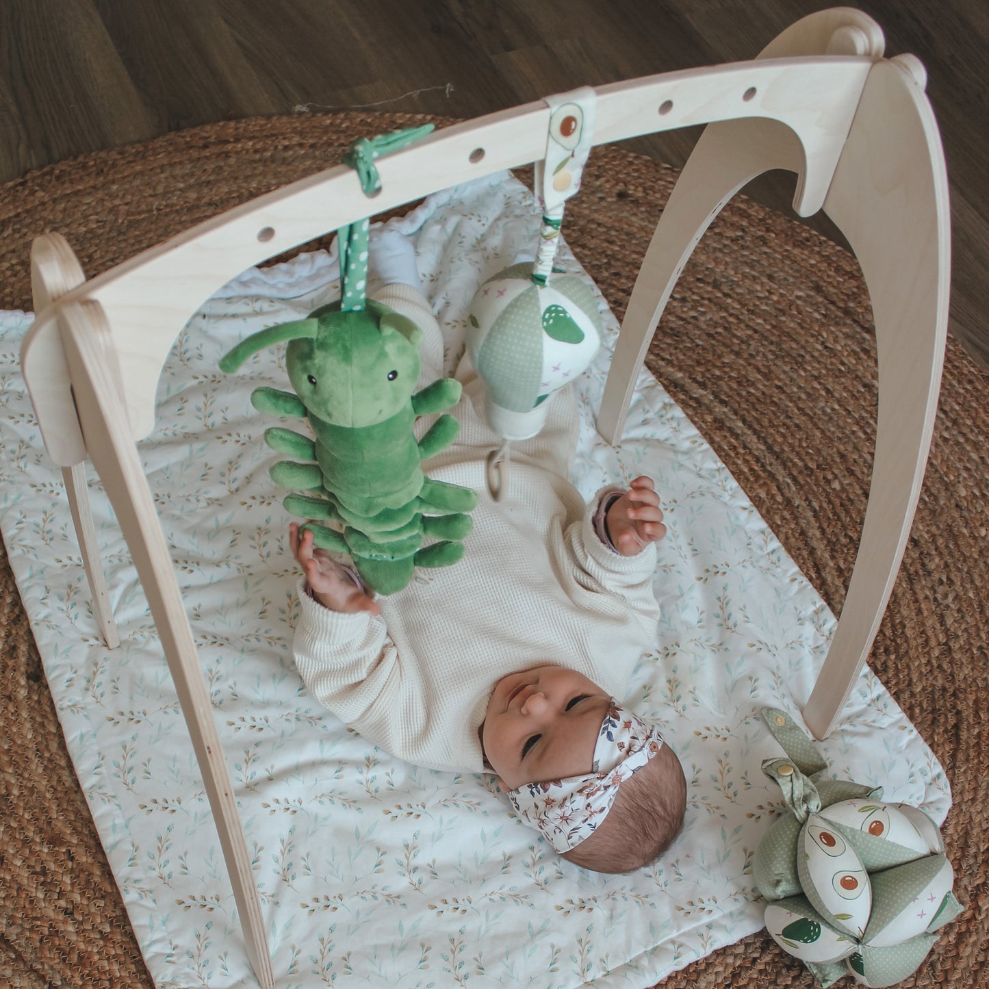 Children's wooden clothes rack + 3 children's hangers
