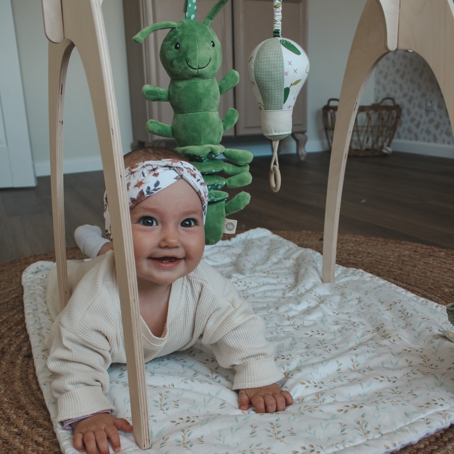 Children's wooden clothes rack + 3 children's hangers