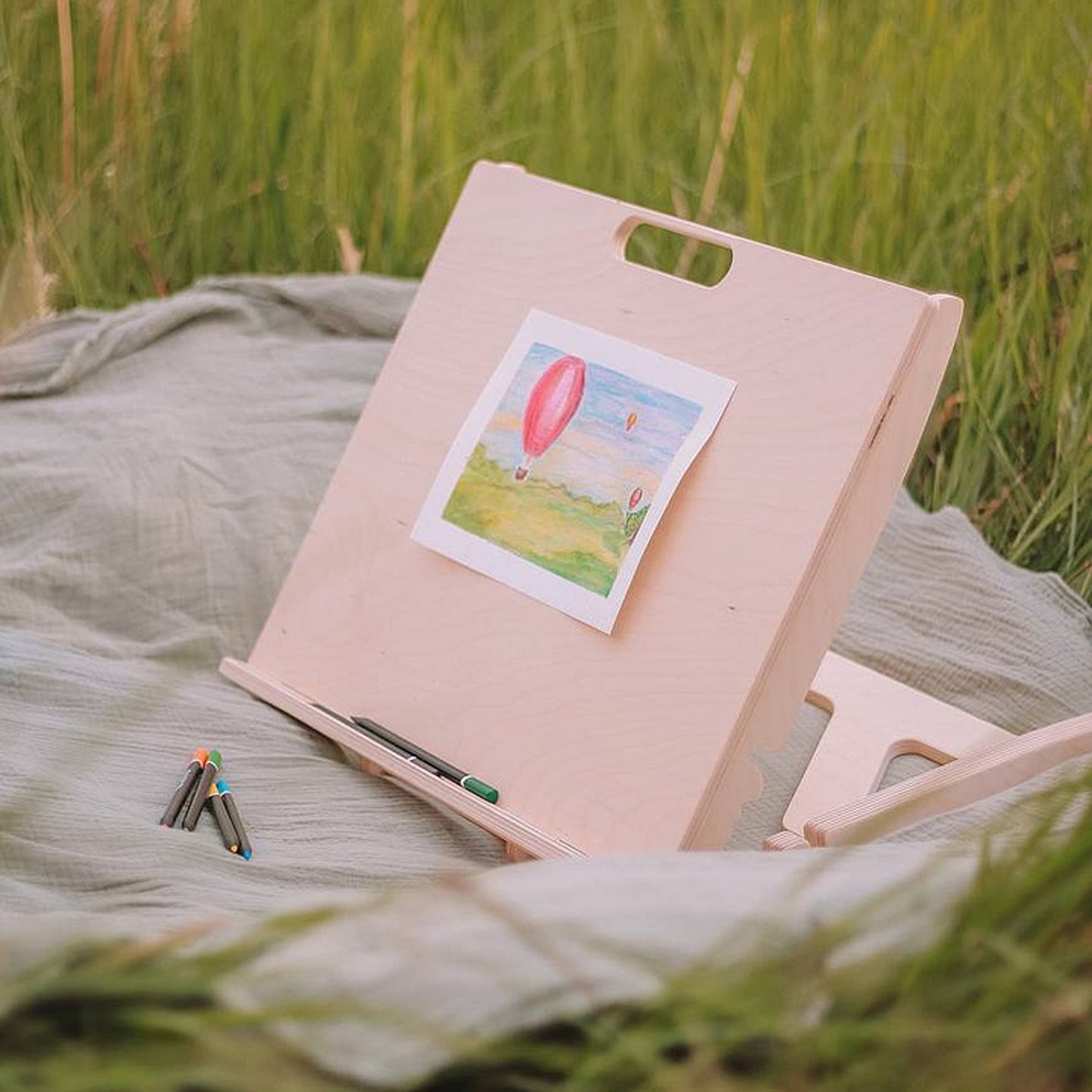 Desktop easel